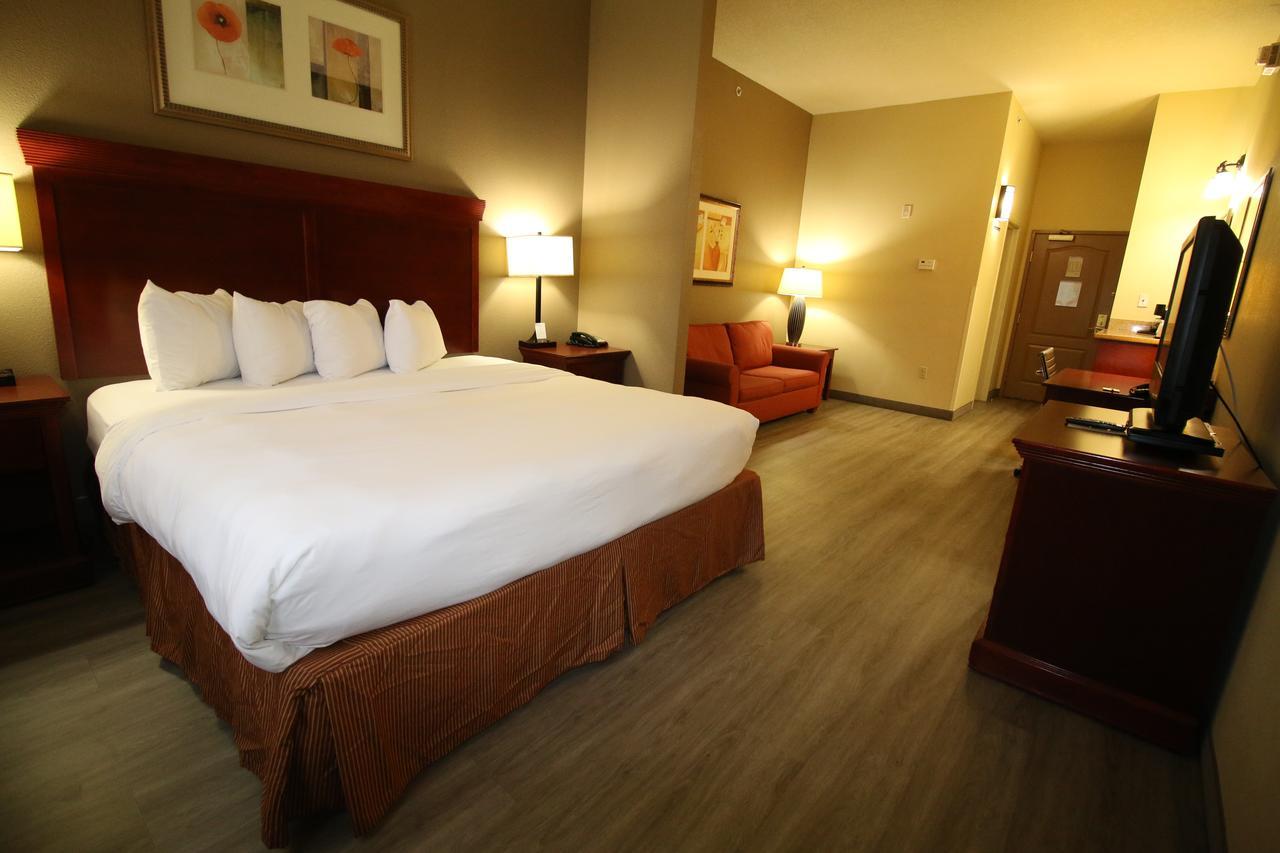 Seffner Inn And Suites Bagian luar foto